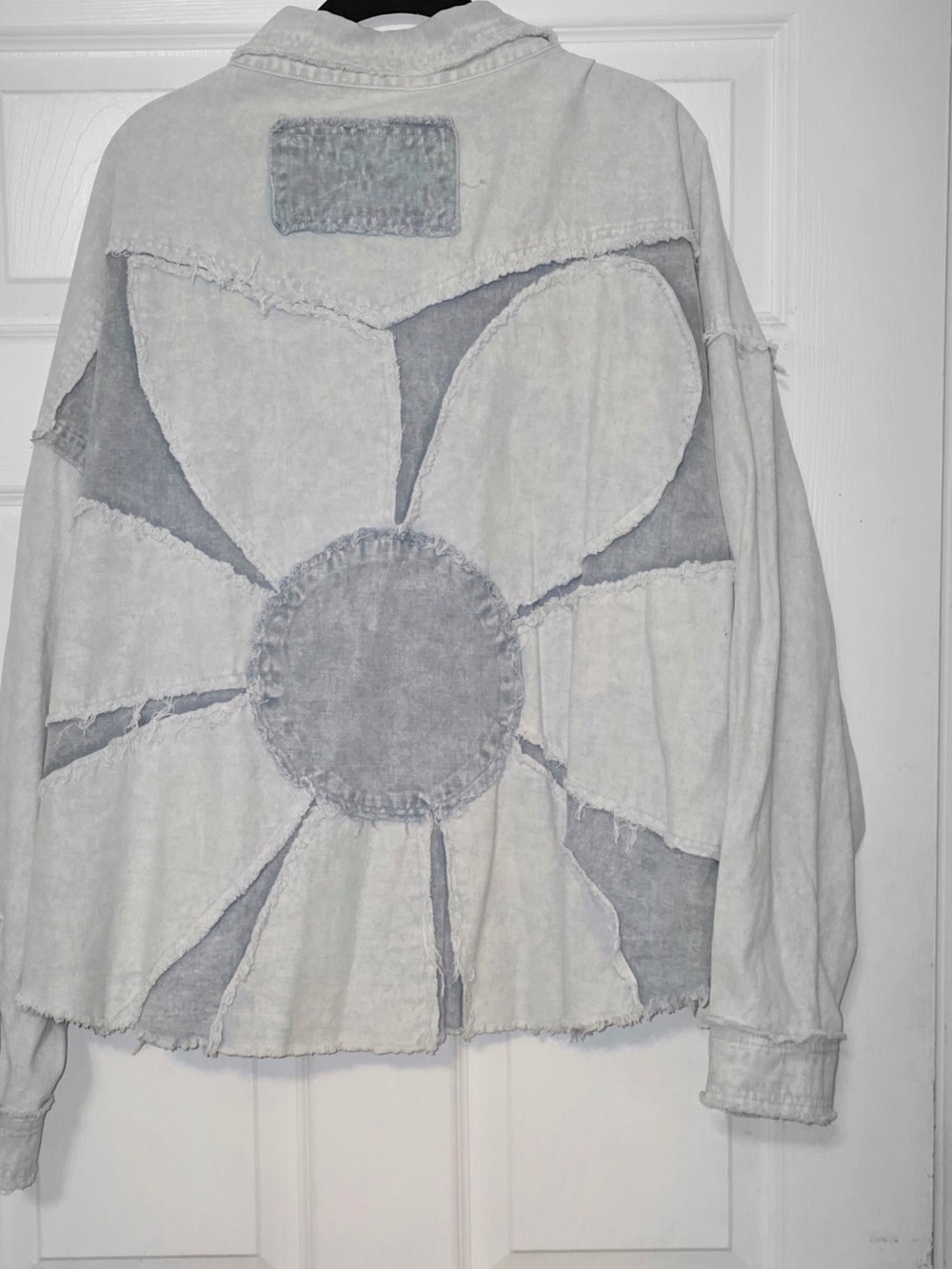 Oli & Hali Light Blue Labeled Top - Picture 2 of 3